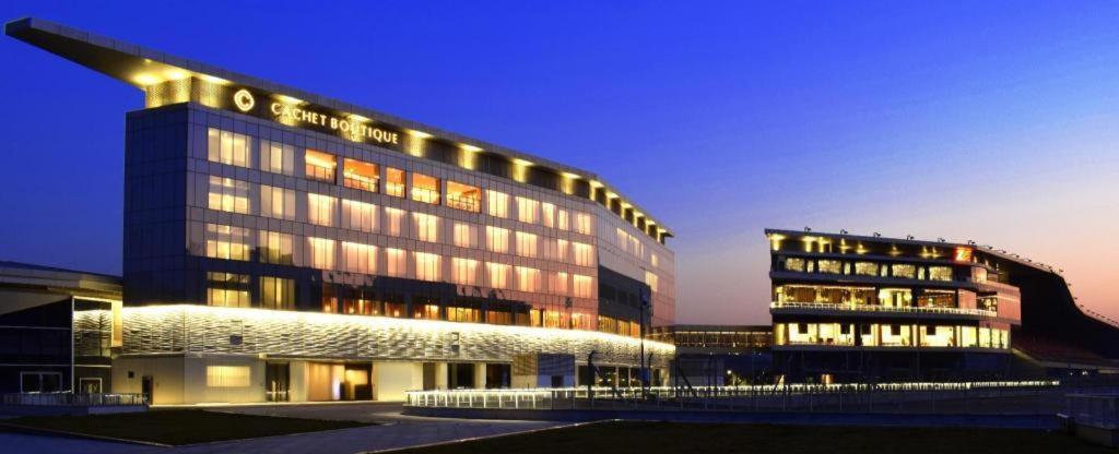 Отель Cachet Boutique Шаосин Экстерьер фото